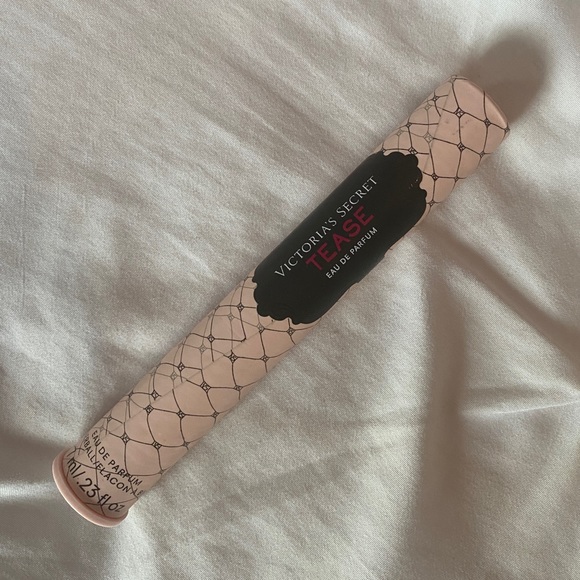 VICTORIA’S SECRET - Picture 1 of 1